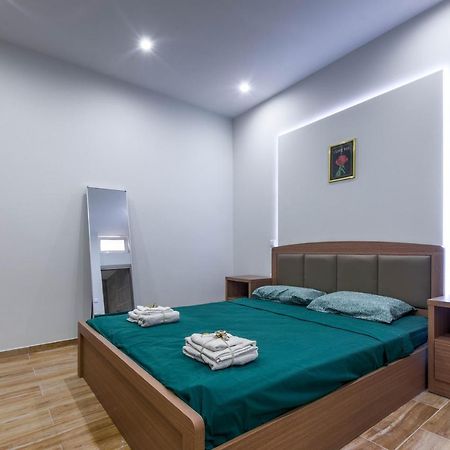 Renovated 2Bd House Close To Pireus Port Ngoại thất bức ảnh